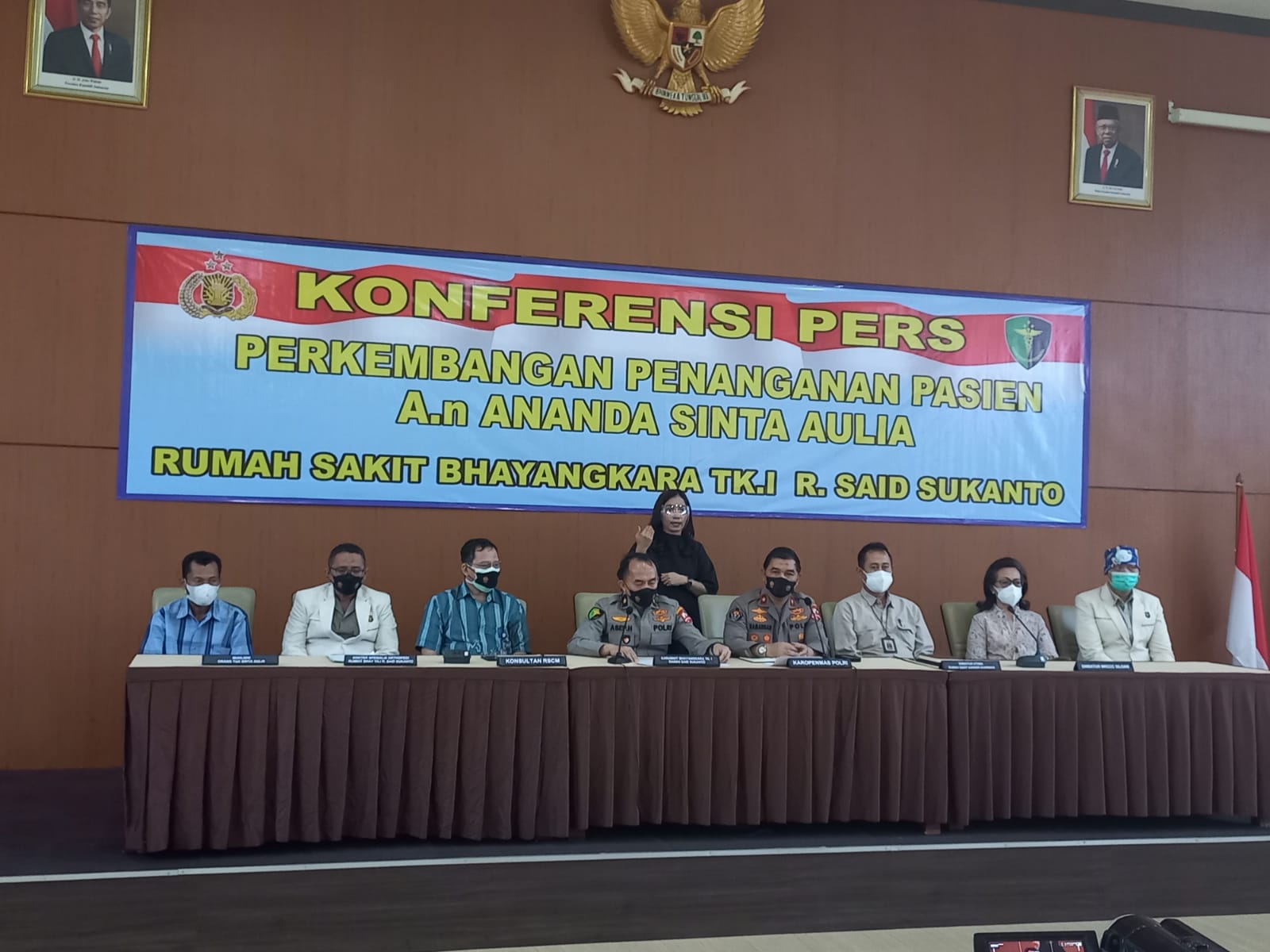 Konferensi pers Perkembangan Penanganan Pasien Sinta Aulia RS Bahayangkara.