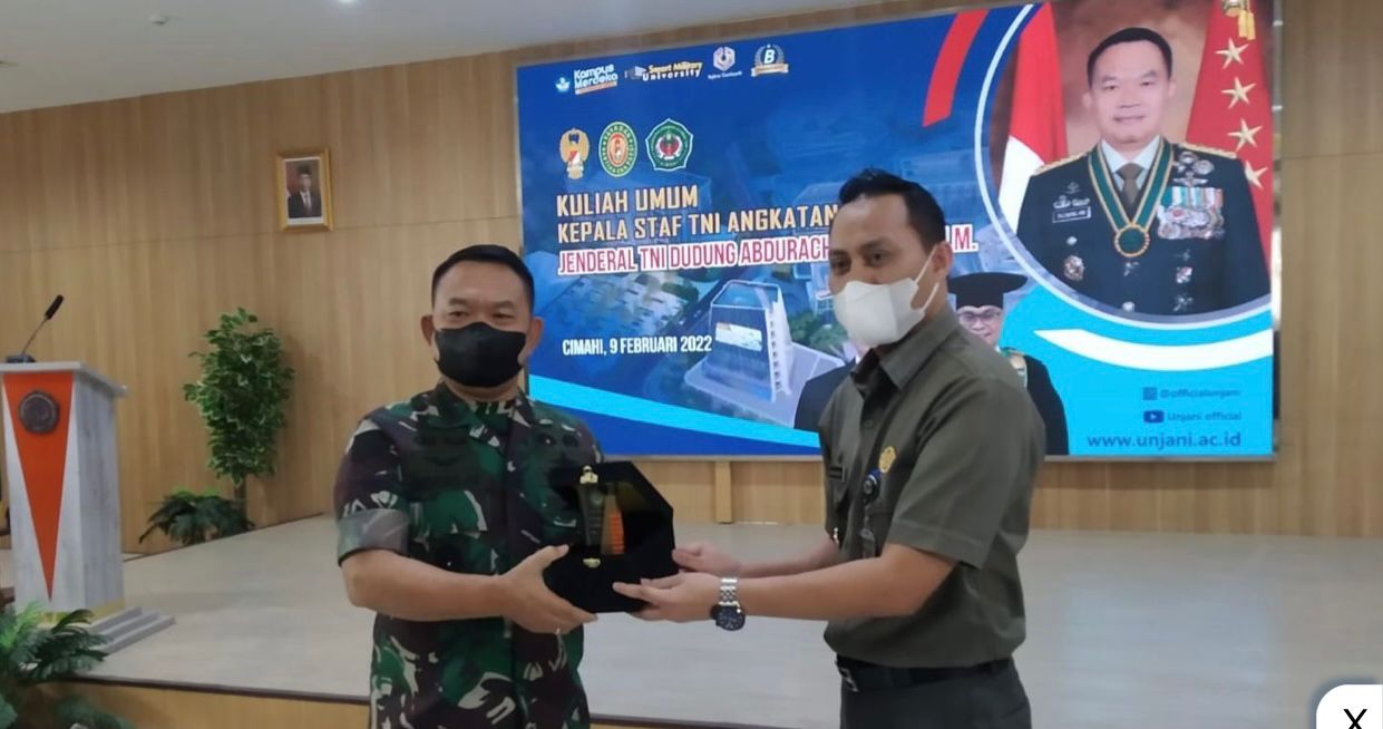Kasad Jenderal TNI Dudung Abdurachman di kampus Universitas Jenderal Ahmad Yani, Cimahi, Jawa Barat