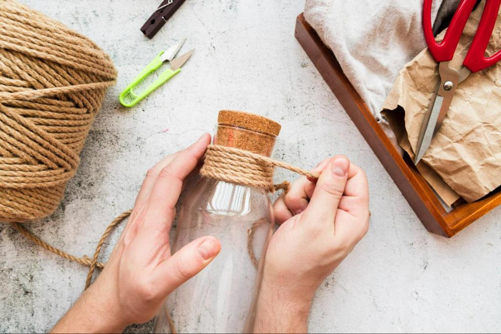 Ilustrasi. Kreasi dari barang-barang bekas.