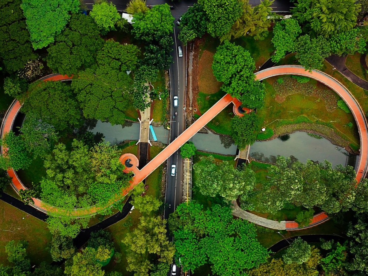 Mengusung konsep Eco Park, Tebet Eco Park diharapkan dapat menjadi sebuah ekosistem yang berperan dalam penjagaan kualitas alamiah kawasan.