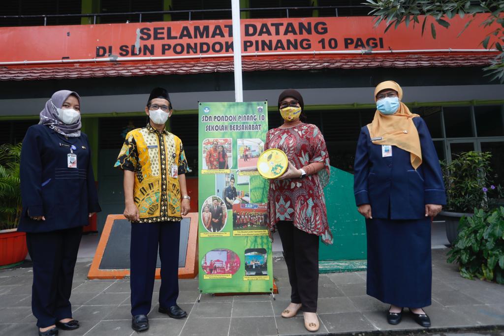 Mendukung Pekan Sarapan Nasional, Blue Band melaksanakan program 'Sarapan Berisi' di SDN Pondok Pinang 10, Kebayoran Lama, Jaksel.