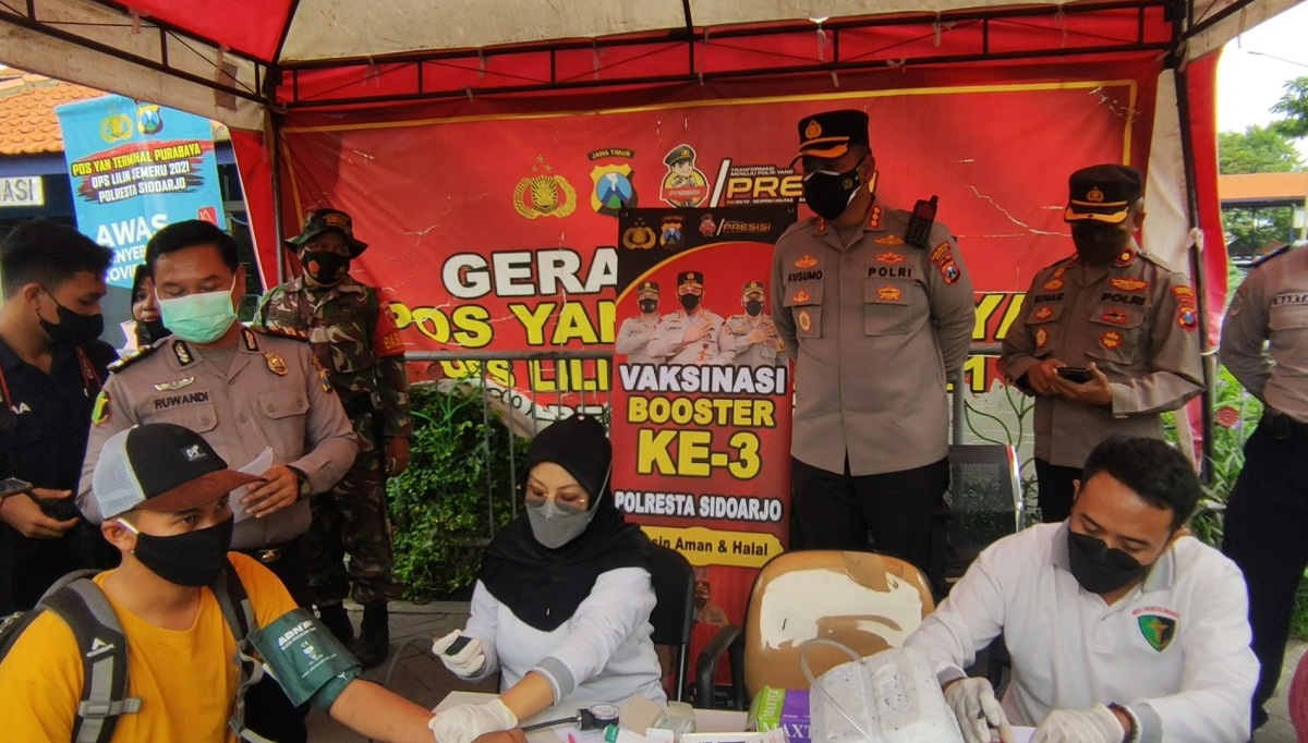 Kegiatan vaksinasi Covid-19 yang digelar Polresta Sidoarjo, Jawa Timur. 