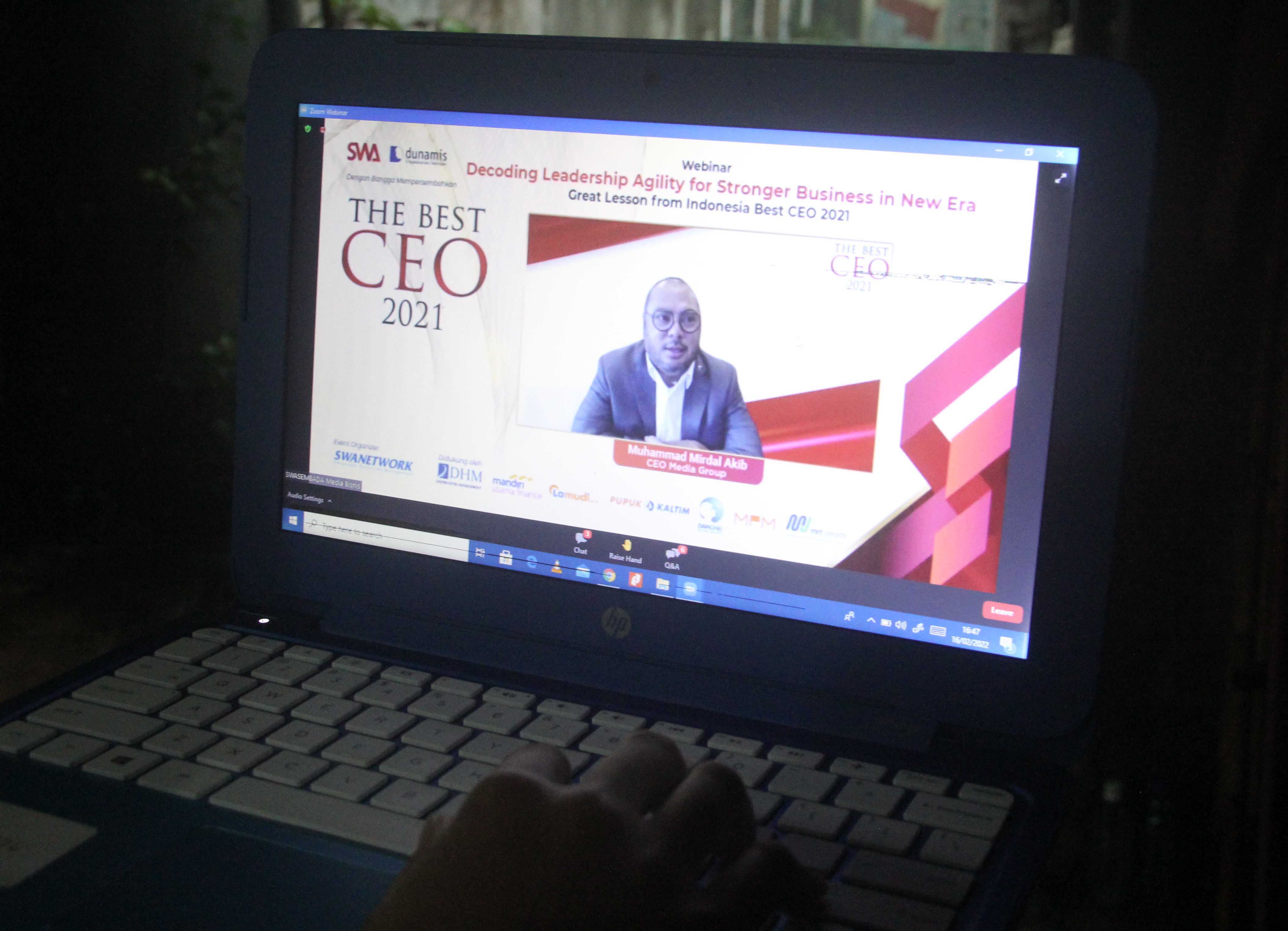 CEO Media Group Mohammad Mirdal AKib memberikan paparan di ajang Best CEO 2021