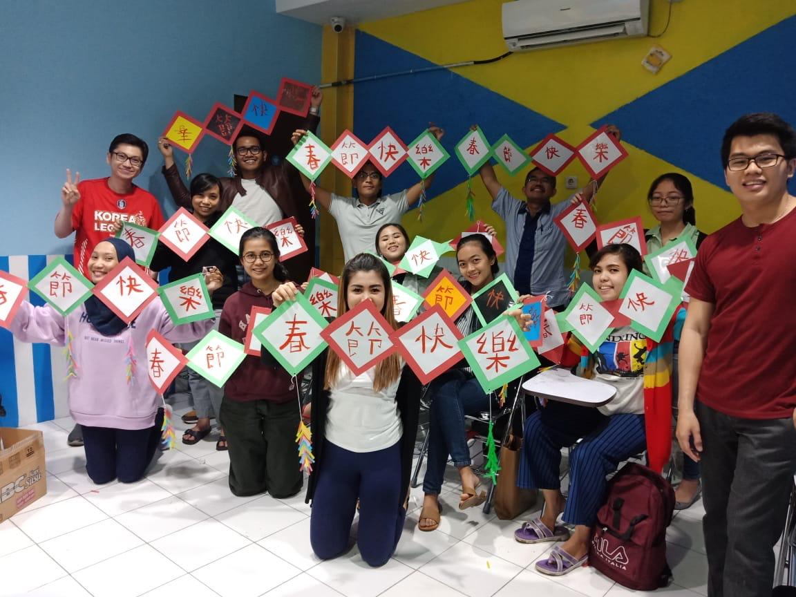 Belajar bahasa Mandari dengan metode happy learning. 