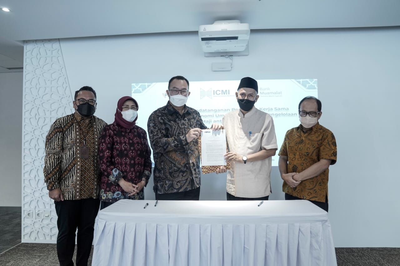 Penandatangan naskah kerja sama antara BPKH dan ICMI.