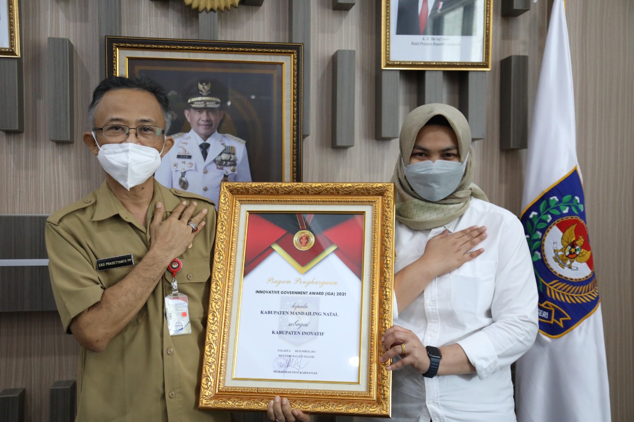 Plh Kepala Badan Litbang Kemendagri Eko Prasetyanto dan Wabup Mandailing Natal Atika Utammi Nasution