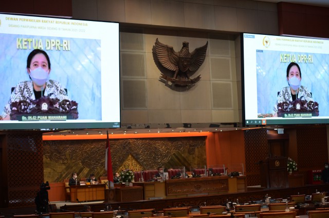 Ketua DPR RI Puan Maharani yang hadir secara virtual pada Rapat Paripurna yang dipimpin Wakil Ketua DPR RI Lodewijk F Paulus.