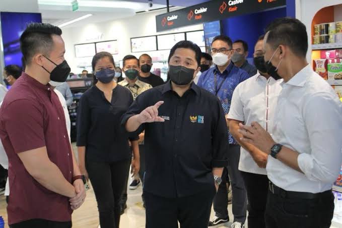 Erick Cek Persiapan Vaksinasi Booster di Kimia Farma