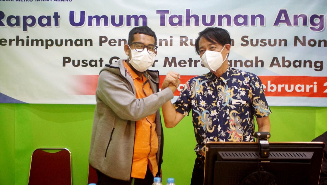 Guruh Tirta Lunggana (kiri) dipilih sebagai Ketua Umum Perhimpunan Penghuni Rumah Susun Non-Hunian periode 2022-2025. 