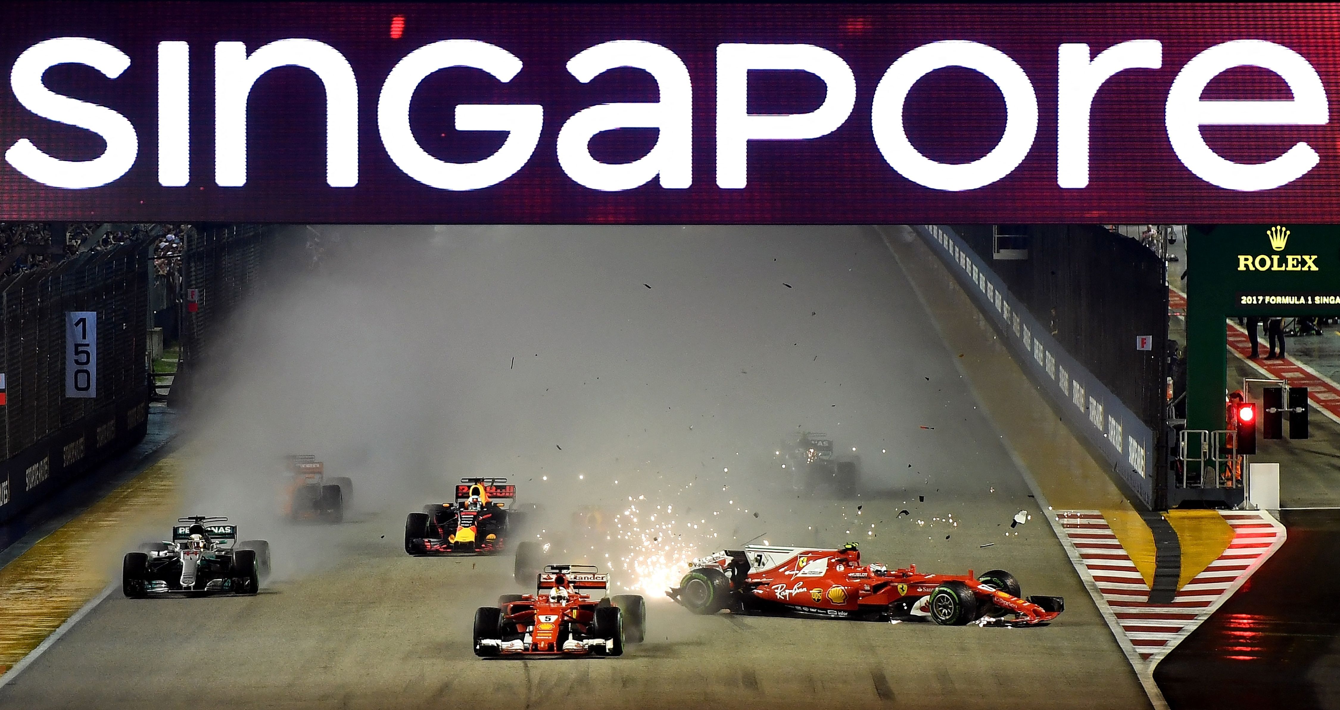 Aksi para pembalap Formula 1 di GP Singapura pada 2017.