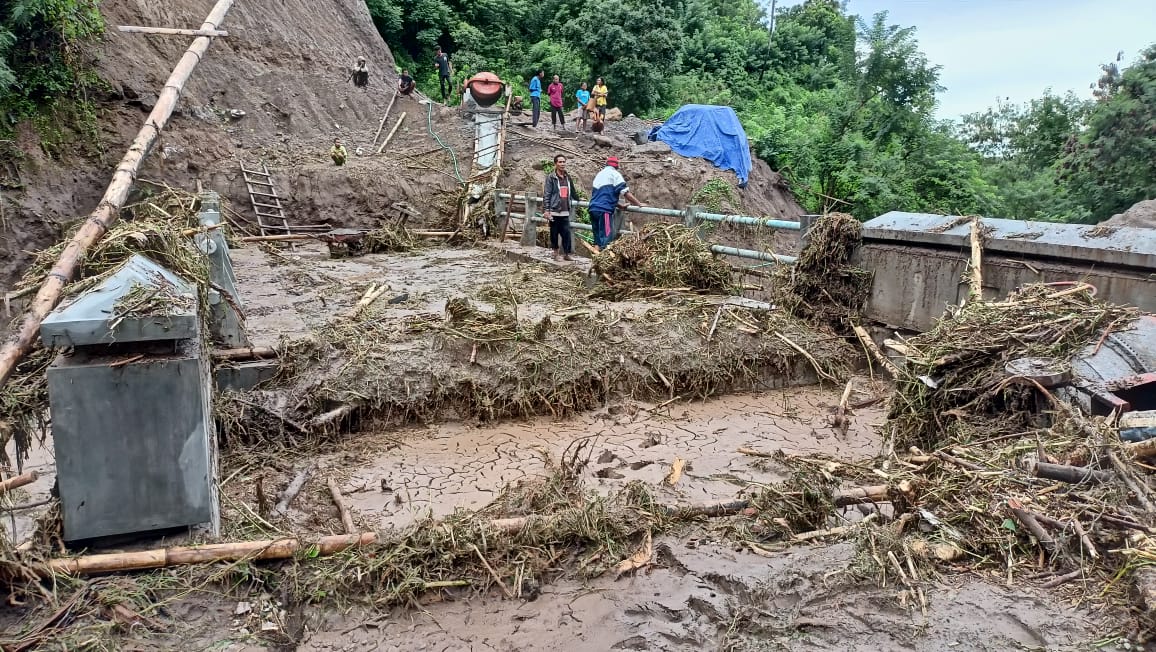 Bencana alam memutus akses transportasi di delapan desa, Kecamatan Palue, Kab.Sikka, NTT, Sabtu (26/2)