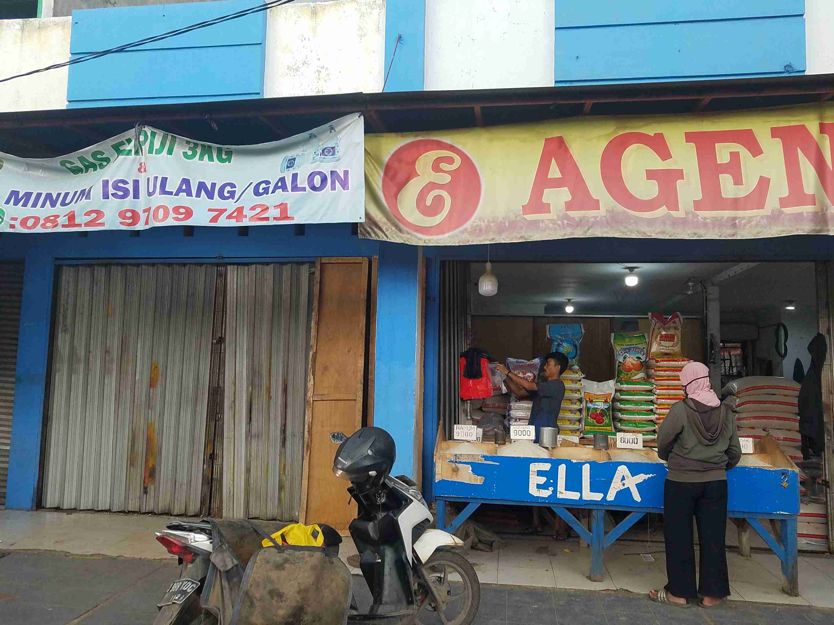 Depot air minum isi ulang milik napiter Abu Ukasyah di Kabupaten Bekasi telah ditutup
