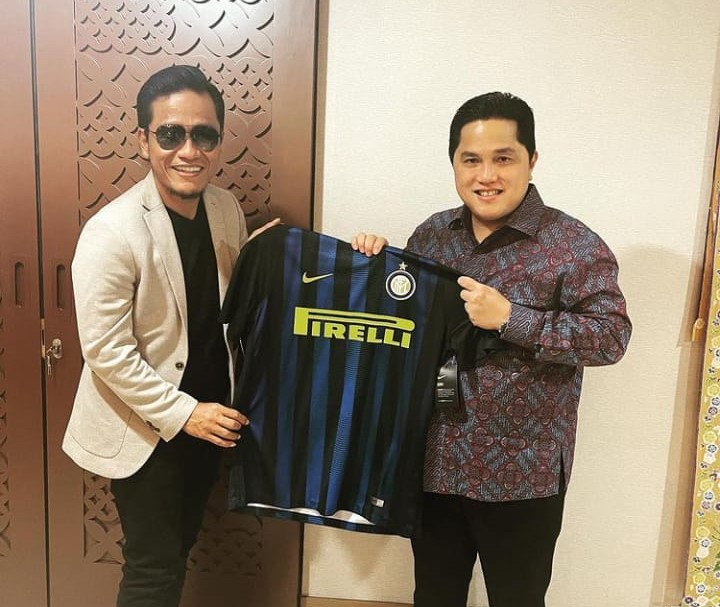Gus Miftah (kaca mata an) dan Menteri BUMN Erick Thohir dalam sebuah kesempatan.