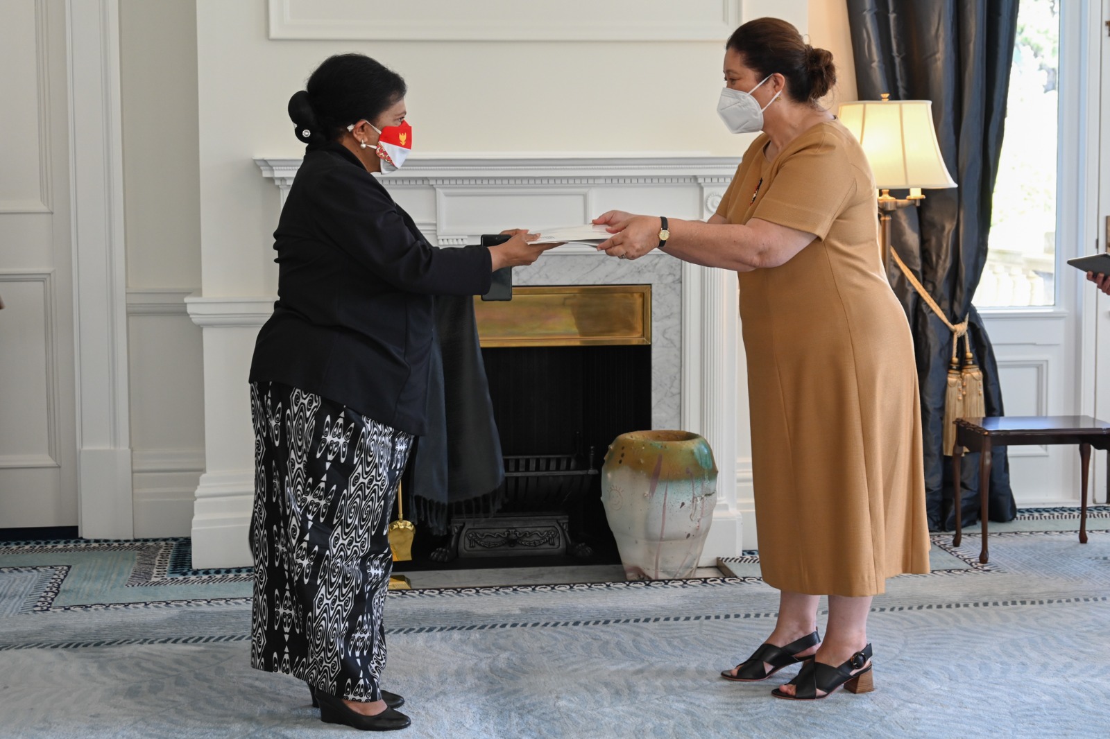 Dubsar RI untuk Selandia Baru, Fientje Maritje Suebu (kiri) saat menyerahkan Letter of Credence.