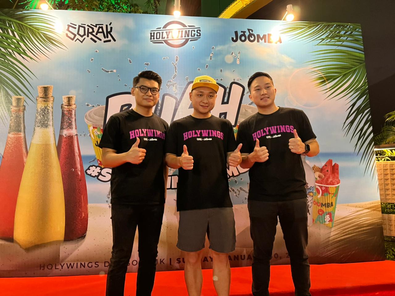 CoFounder olywings  Ivan Tanjaya bersama Joshua Putra dan Wendy Noel Wijaya. produsen Joomba.