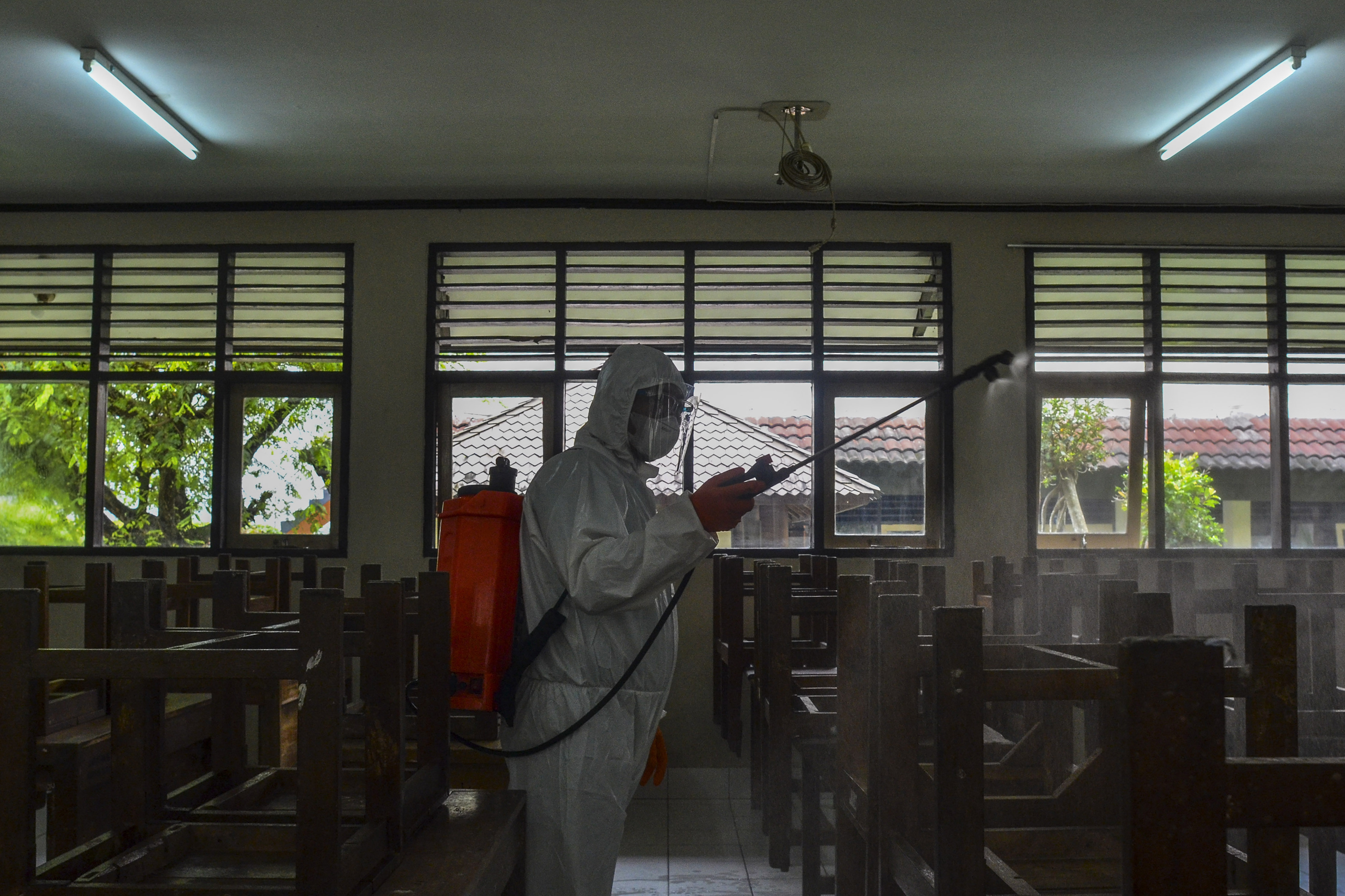 Terjangkit Covid-19 Delapan SMA di Palu Ditutup