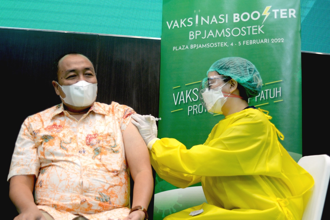 Kegiatan vaksinasi Covid-19 booster yang digelar BPJS Ketenagakerjaan di wilayah Jakarta.