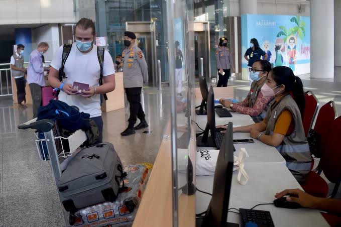 Turis asing tiba di Bandara I Gusti Ngurah Rai, Bali