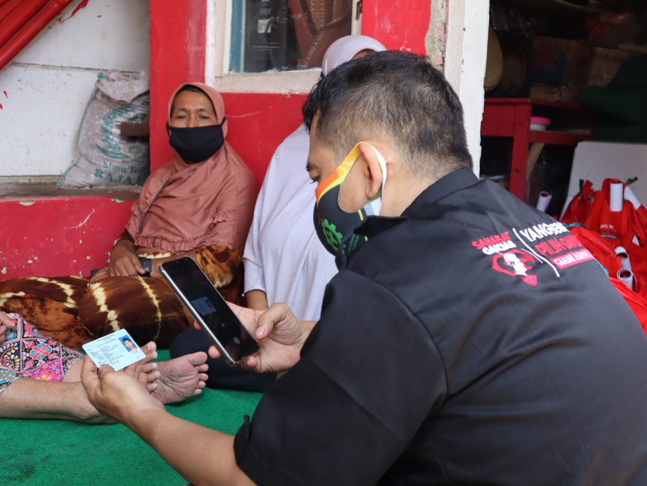 Sahabat Ganjar Jateng manfaatkan aplikasi untuk bantu warga