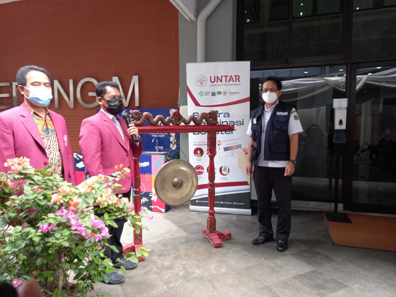 Pembukaan Sentra vaksinasi Bosster di Universitas Tarumanagara