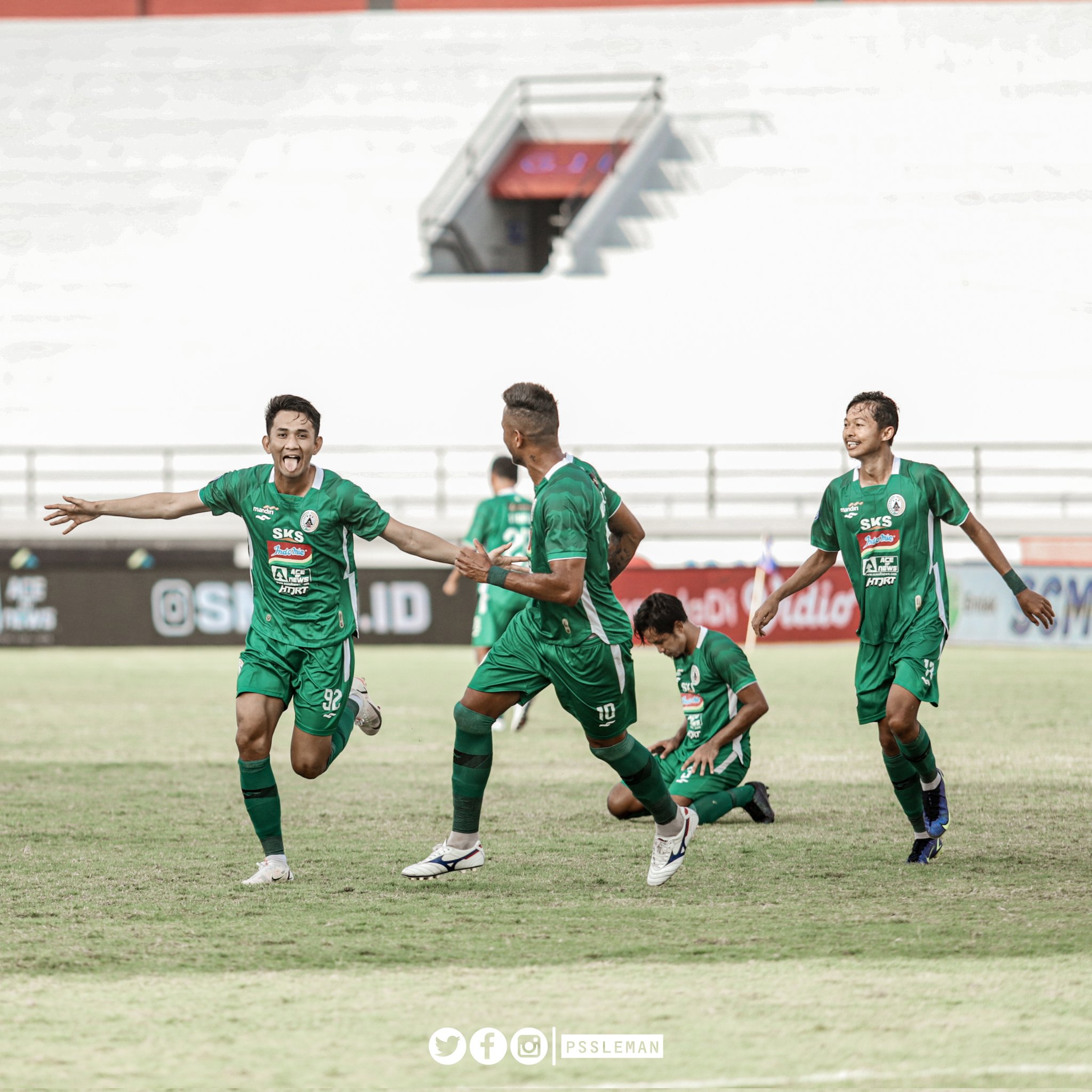 Pemain PSS Sleman merayakan kemenangan atas Borneo FC