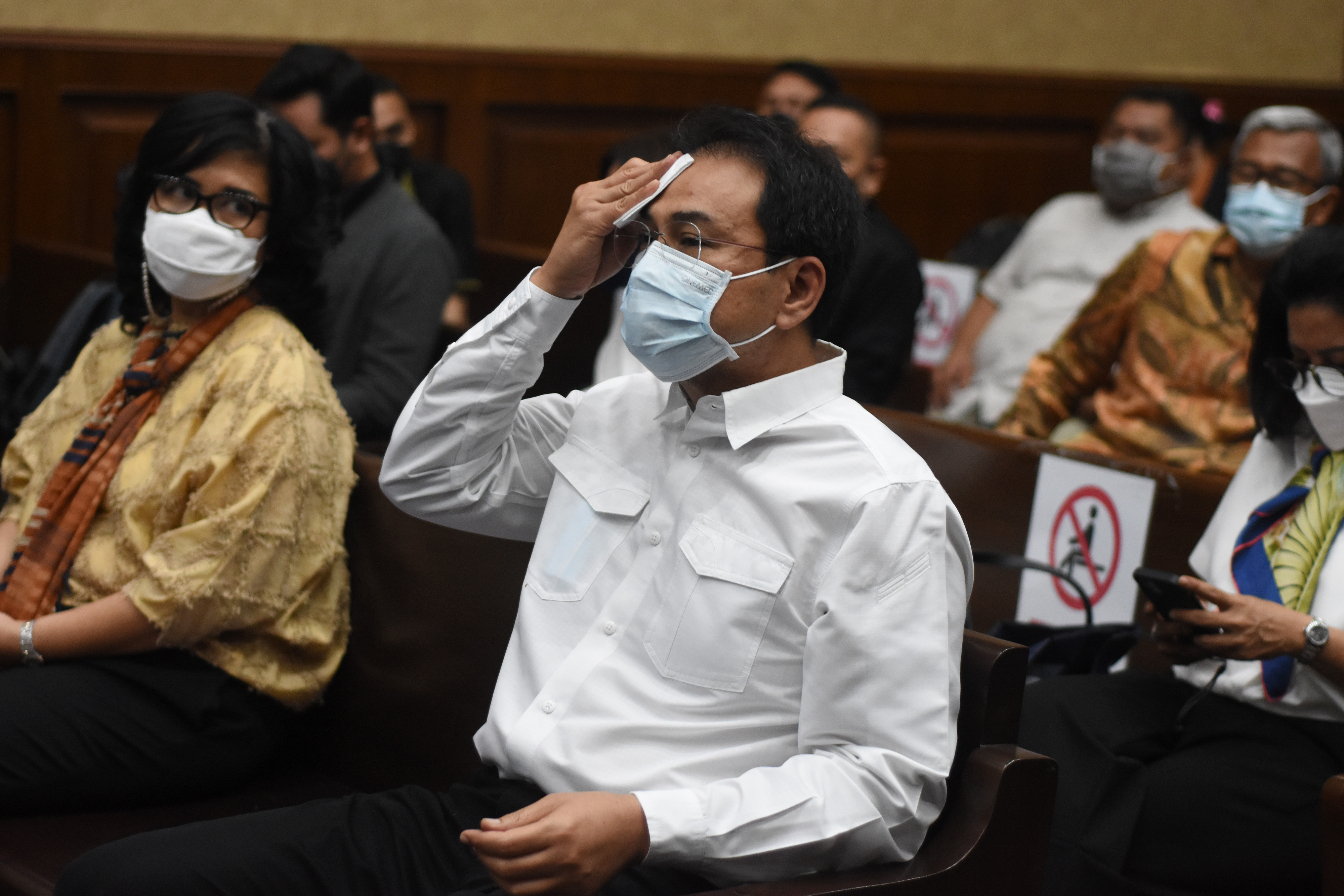 KPK Optimistis Azis Syamsuddin Divonis Bersalah