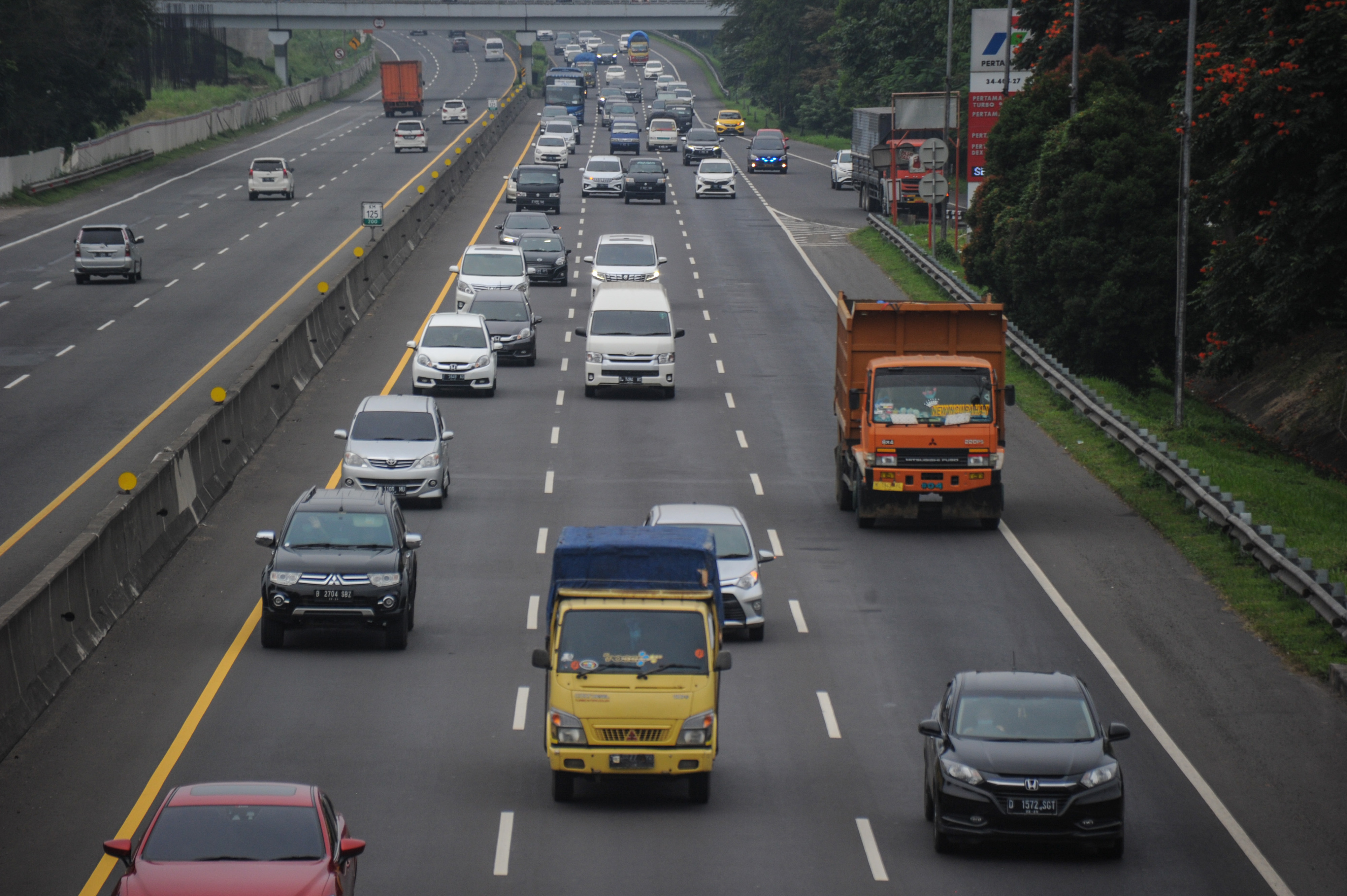 Arus kendaraan di ruas tol Purbaleunyi, Bandung Barat