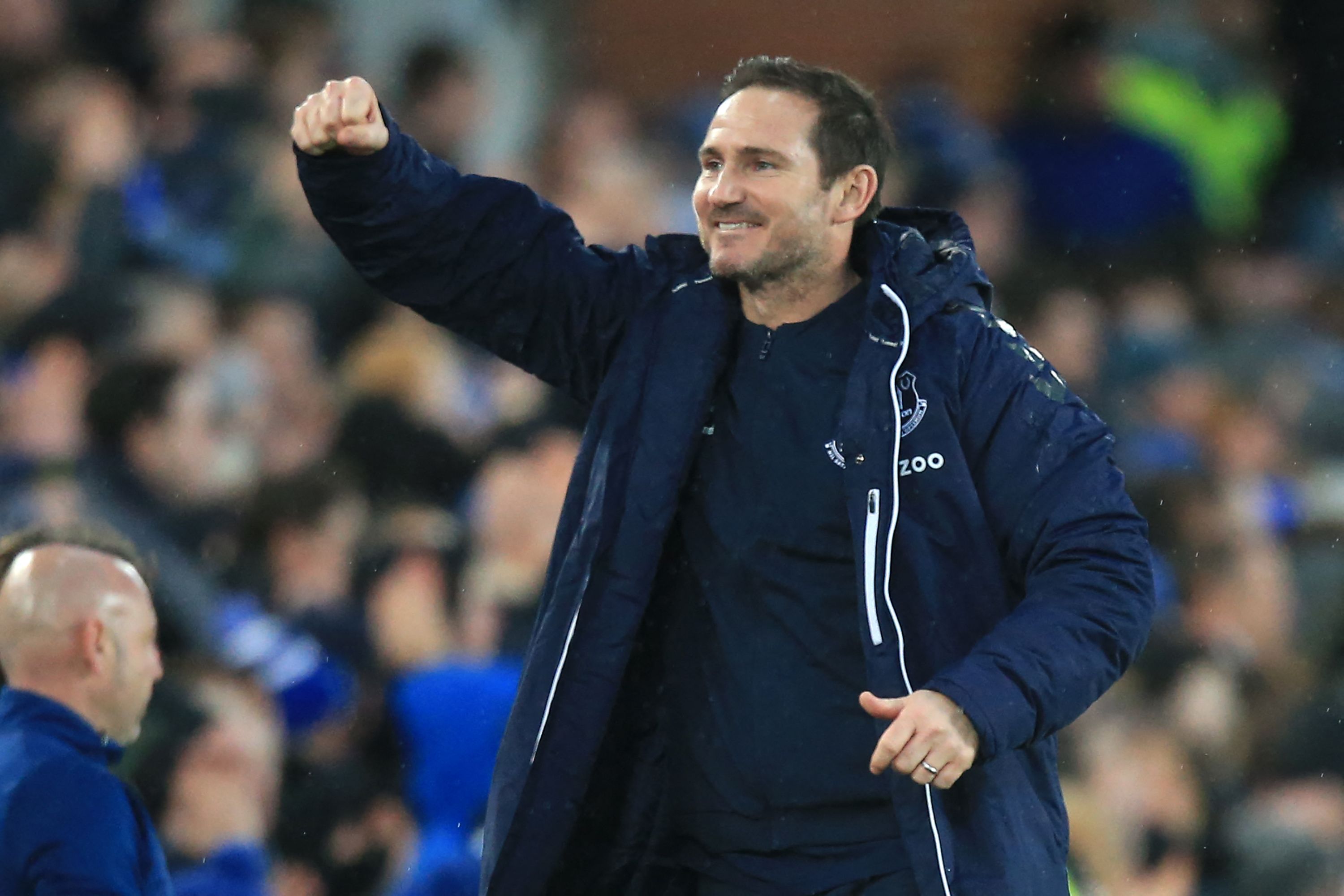 Pelatih Everton Frank Lampard melakukan selebrasi usai timnya menang atas Brentford di laga Piala FA.