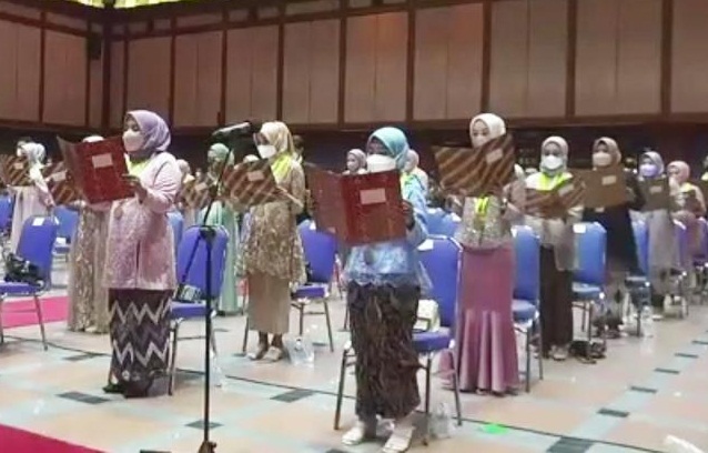 Angkat sumpah lulusan Program Studi Profesi Ners dan Diploma III Keperawatan FAKULTAS Ilmu Keperawatan Universitas Muhammadiyah Jakarta. 