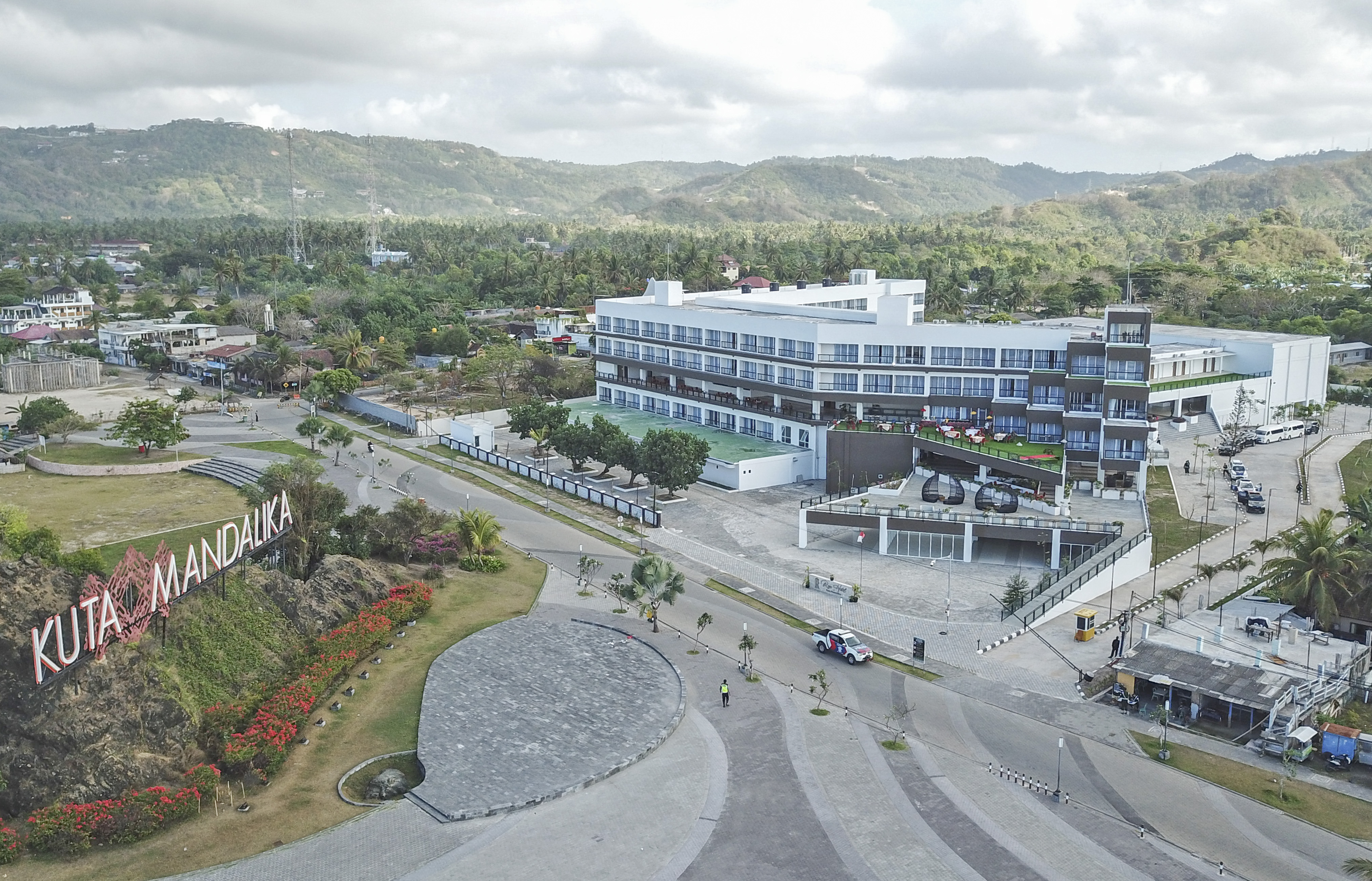 Foto udara salah satu hotel di Kawasan Kuta Mandalika