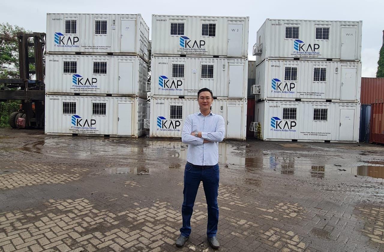 Kontainer memiliki kekuatan dan tahan banting sehingga dengan pengecatan yang sempurna akan membuat usia kontainer lebih tahan lama. 