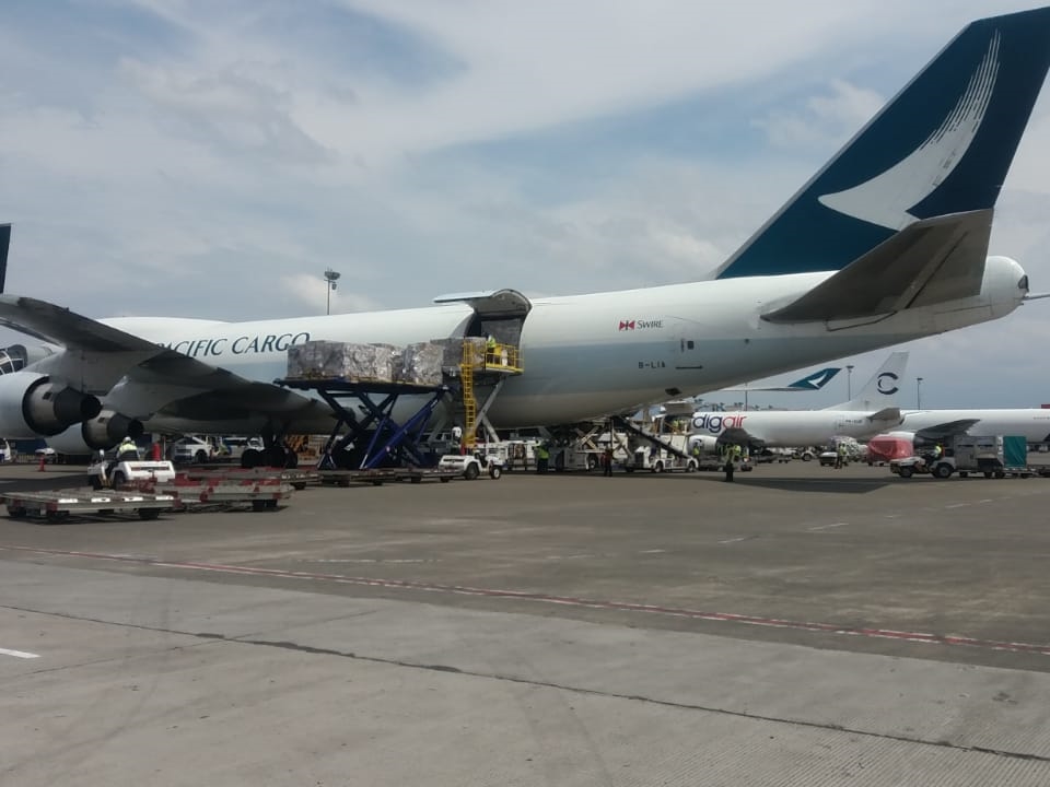 aksin yang datang itu akan secepatnya didistribusikan ke wilayah-wilayah yang membutuhkan stok vaksin untuk pelaksanaan program vaksinasi. 