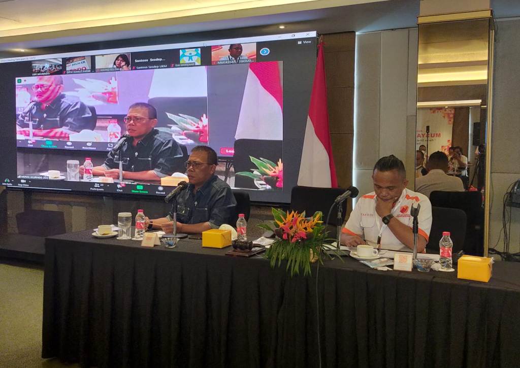 Anggota Komisi XI DPR RI Masinton Pasaribu  saat berbicara di Musyawarah Nasional (Munas) II Akurindo di Jakarta.