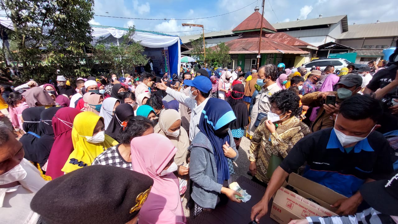 Operasi migor sesuai HET selalu ramai dikunjungi masyarakat.