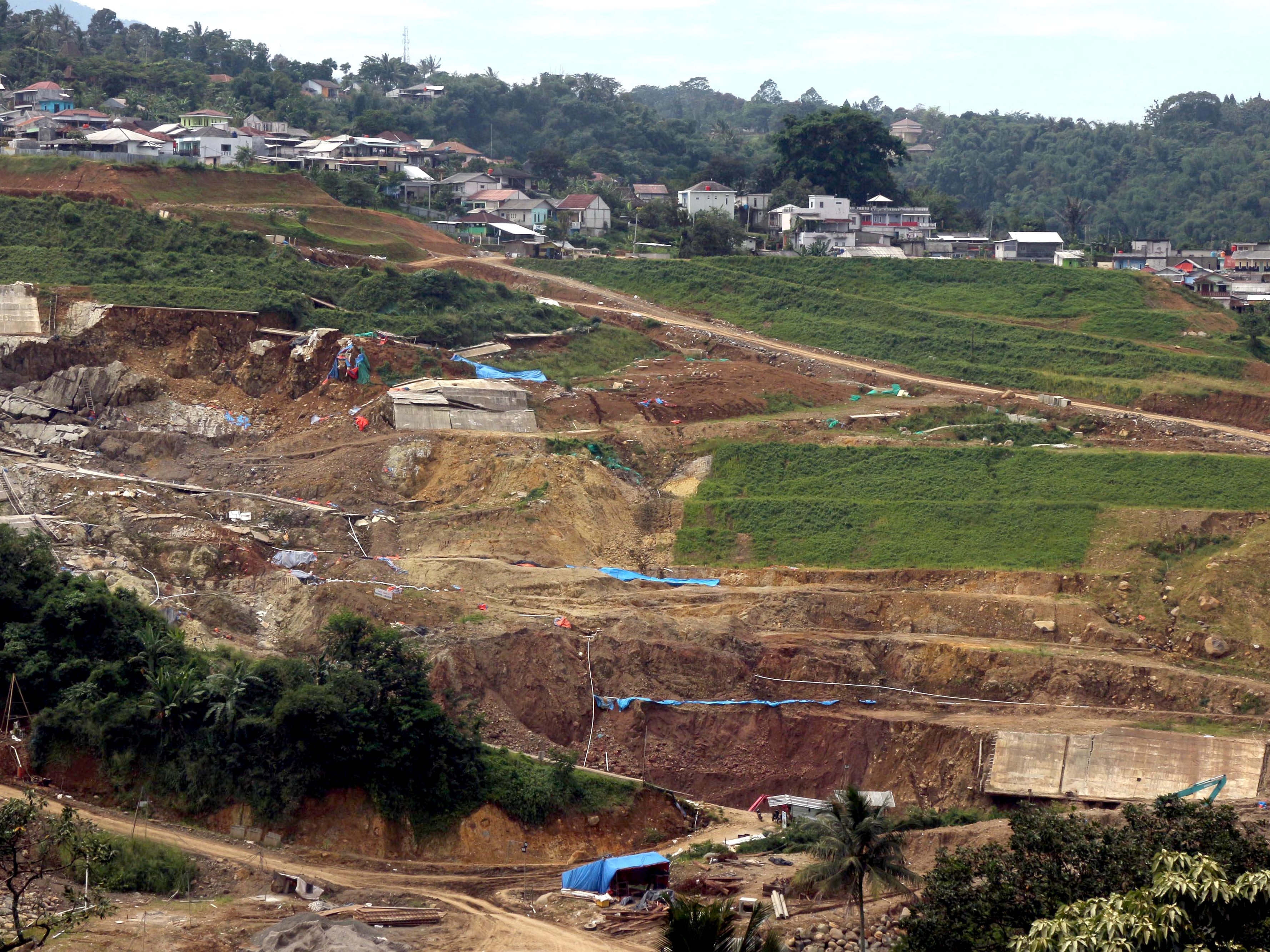 Suasana proyek pembangunan Bendungan Ciawi dan Sukamahi di Ciawi, Kabupaten Bogor, Jawa Barat, Selasa (15/2/2022).