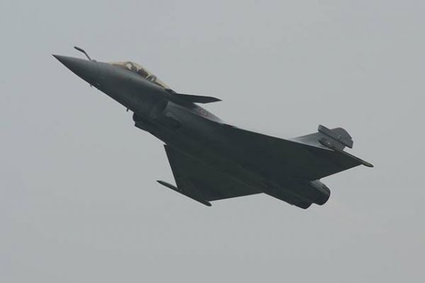 Jet tempur Rafale unjuk kehebatan di Lanud Halim Jakarta, beberapa waktu lalu