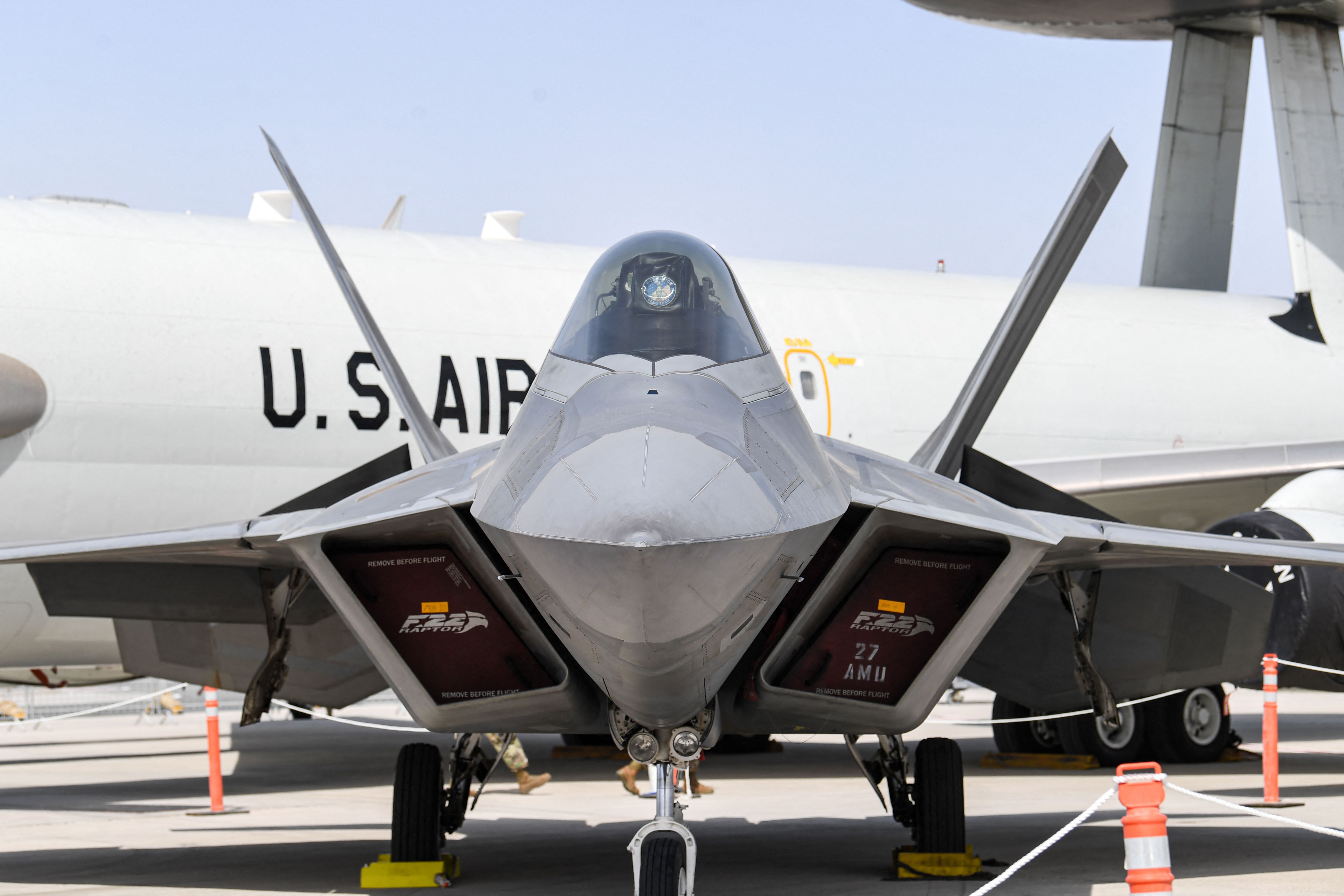 Jet tempur F-22 Raptor milik angkatan bersenjata AS siap dikirim ke Uni Emirat Arab (UEA) untuk mengantisipasi serangan kelompok Houthi.  