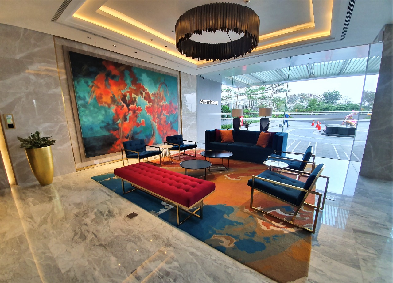 Penampilan pintu masuk apartemen Unit Amsterdam