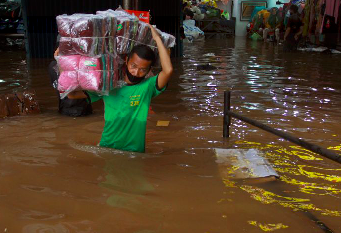 Pasar Cipulir Jakarta Selatan kebanjiran, hari ini.  