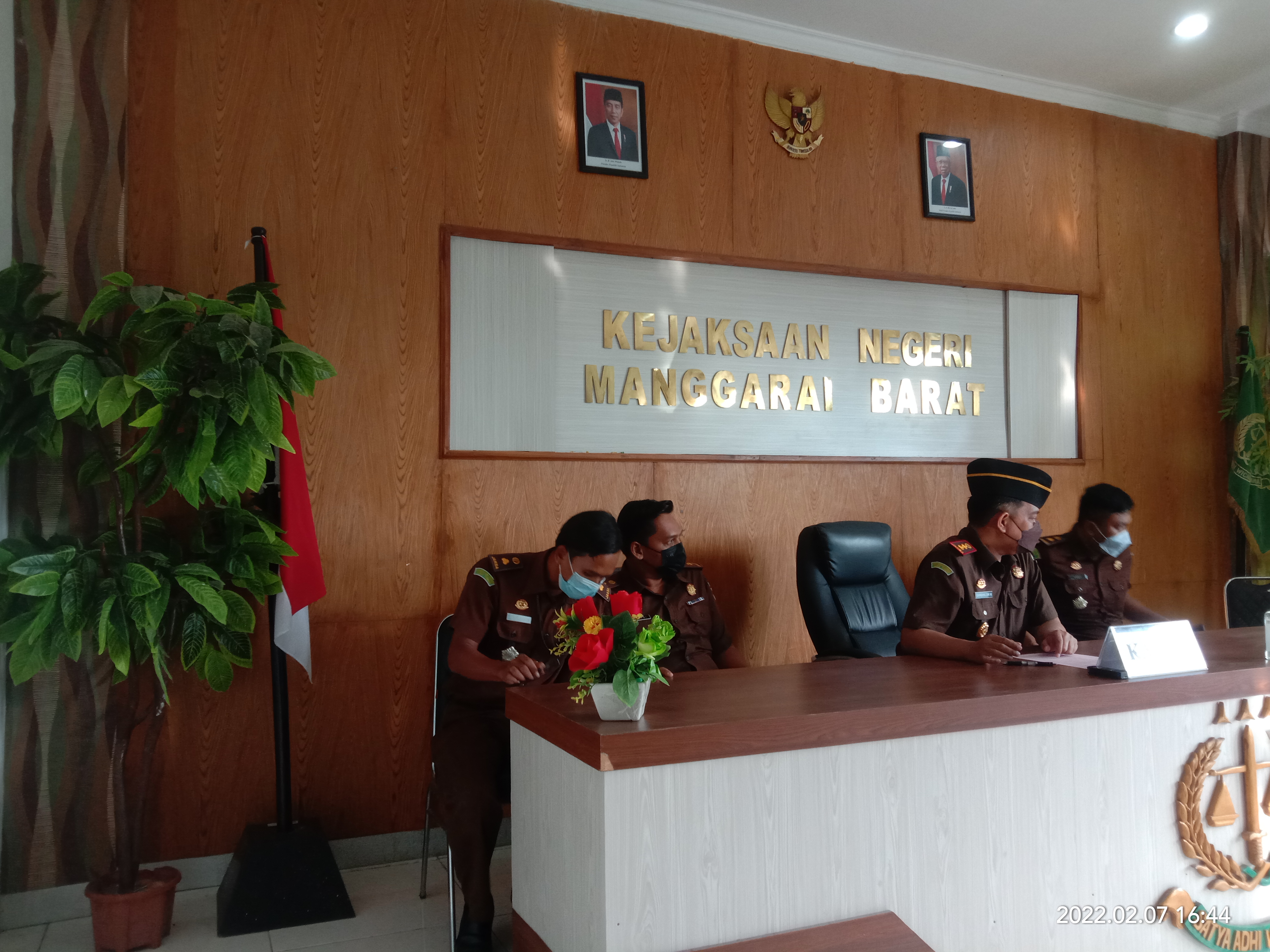 Kejaksaan Negeri Manggarai Barat menetapkan tiga tersangka kasus dugaan penggelapan aset pemda seluas 3,3 hektare, Senin (7/2)