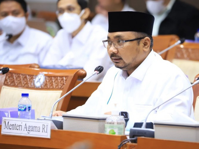 Menteri Agama Yaqut Cholil Qoumas mengikuti rapat kerja dengan Komisi VIII DPR di kompleks parlemen, Senayan, Jakarta.