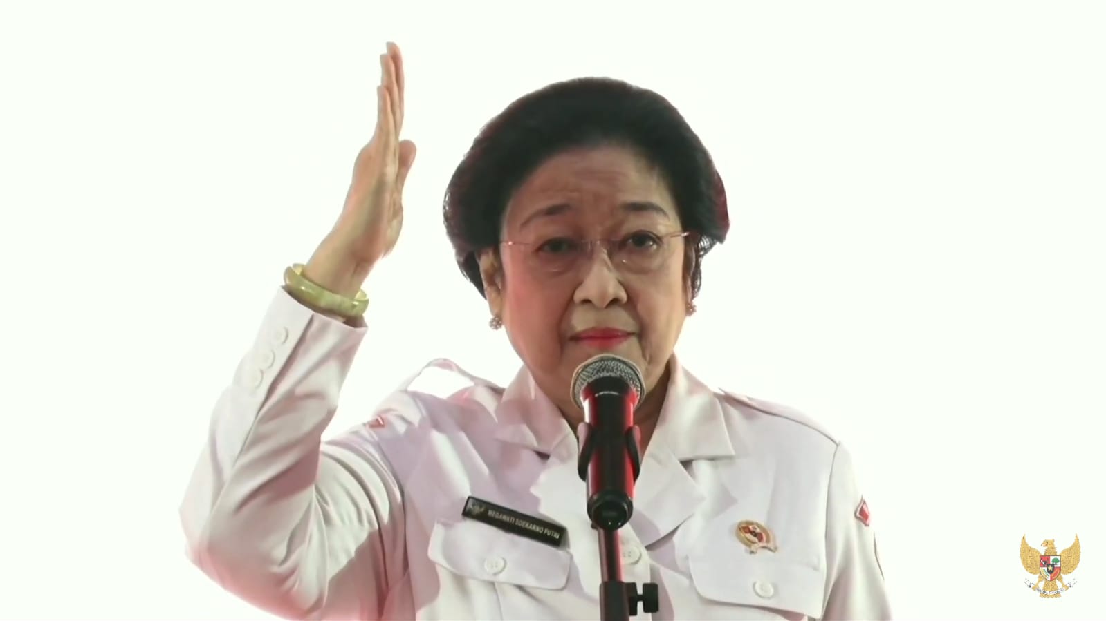 Ketua Dewan Pengarah  Badan Pembinaan Ideologi Pancasila (BPIP) Megawati Soekarnoputri meluncurkan Salam Pancasila di Youtube BPIP.