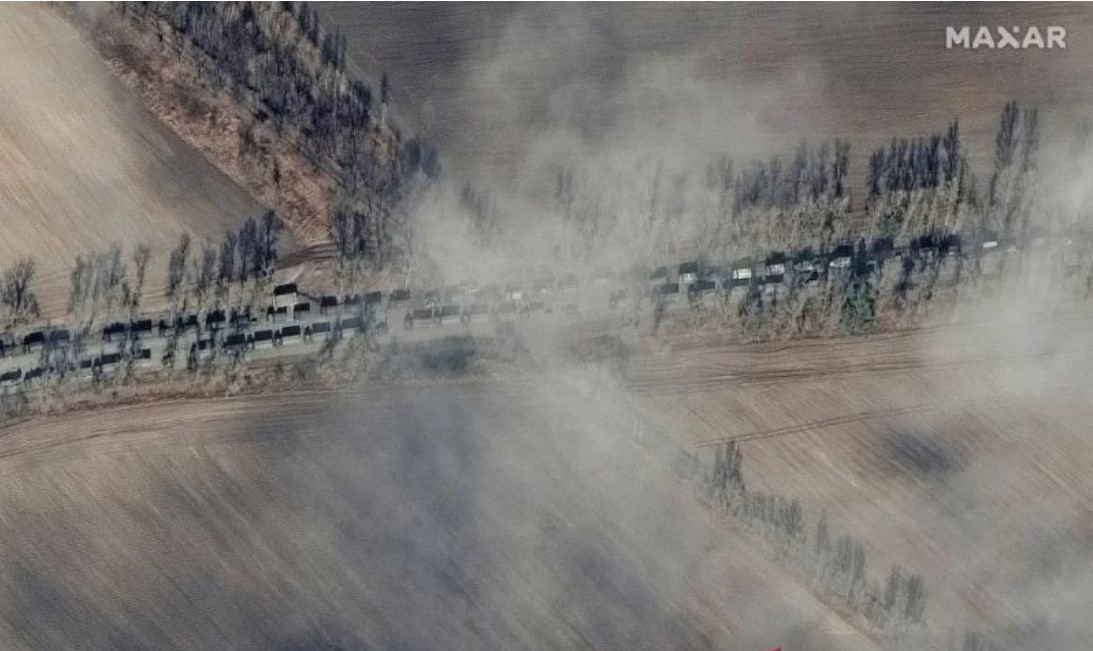 Konvoi Pasukan dan Tank Rusia Bergerak ke Kiev