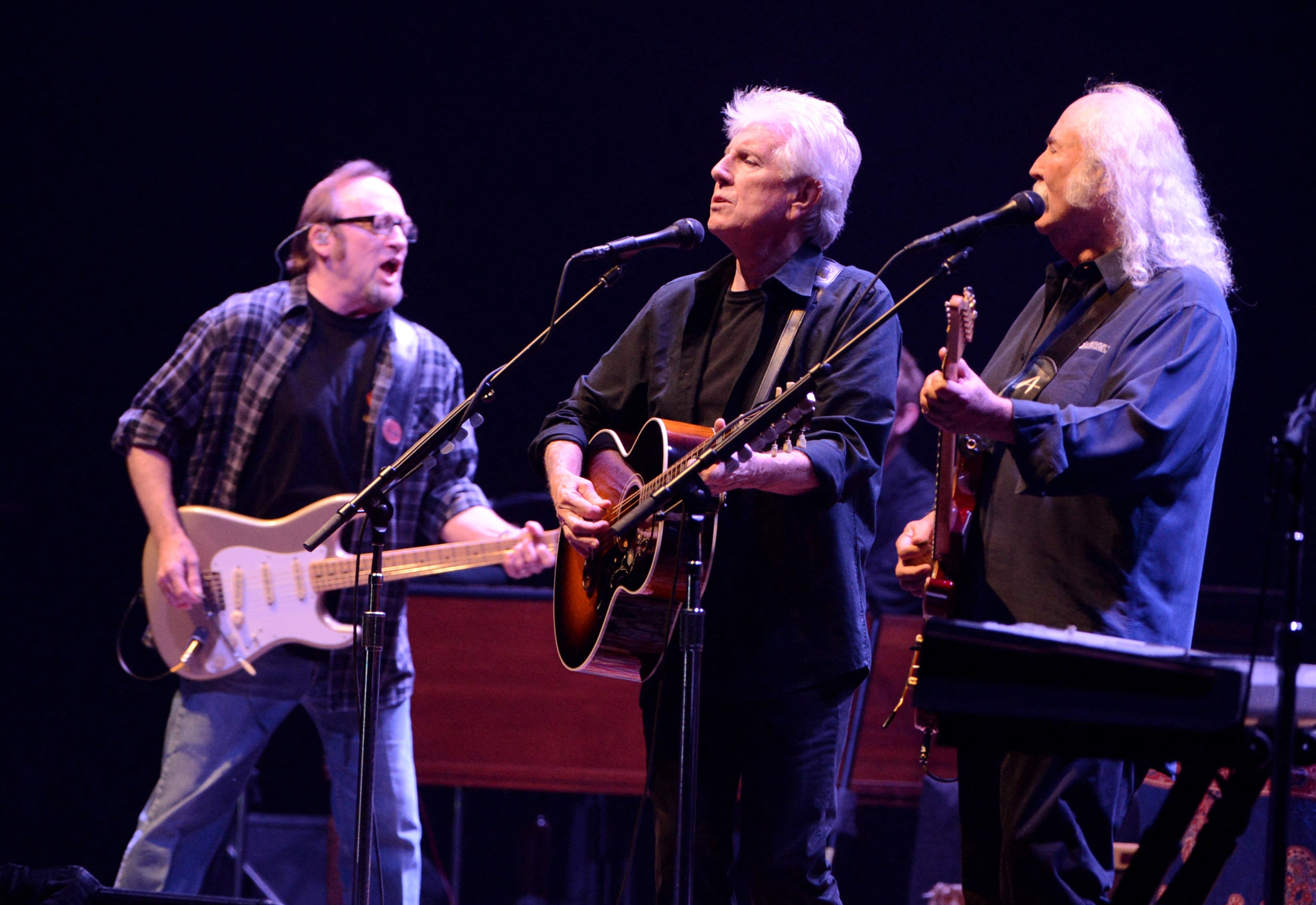 Trio David Crosby, Stephen Stills, dan Graham Nash