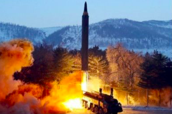 Salah satu uji coba rudal Korea Utara yang dilesakkan dari kereta api.