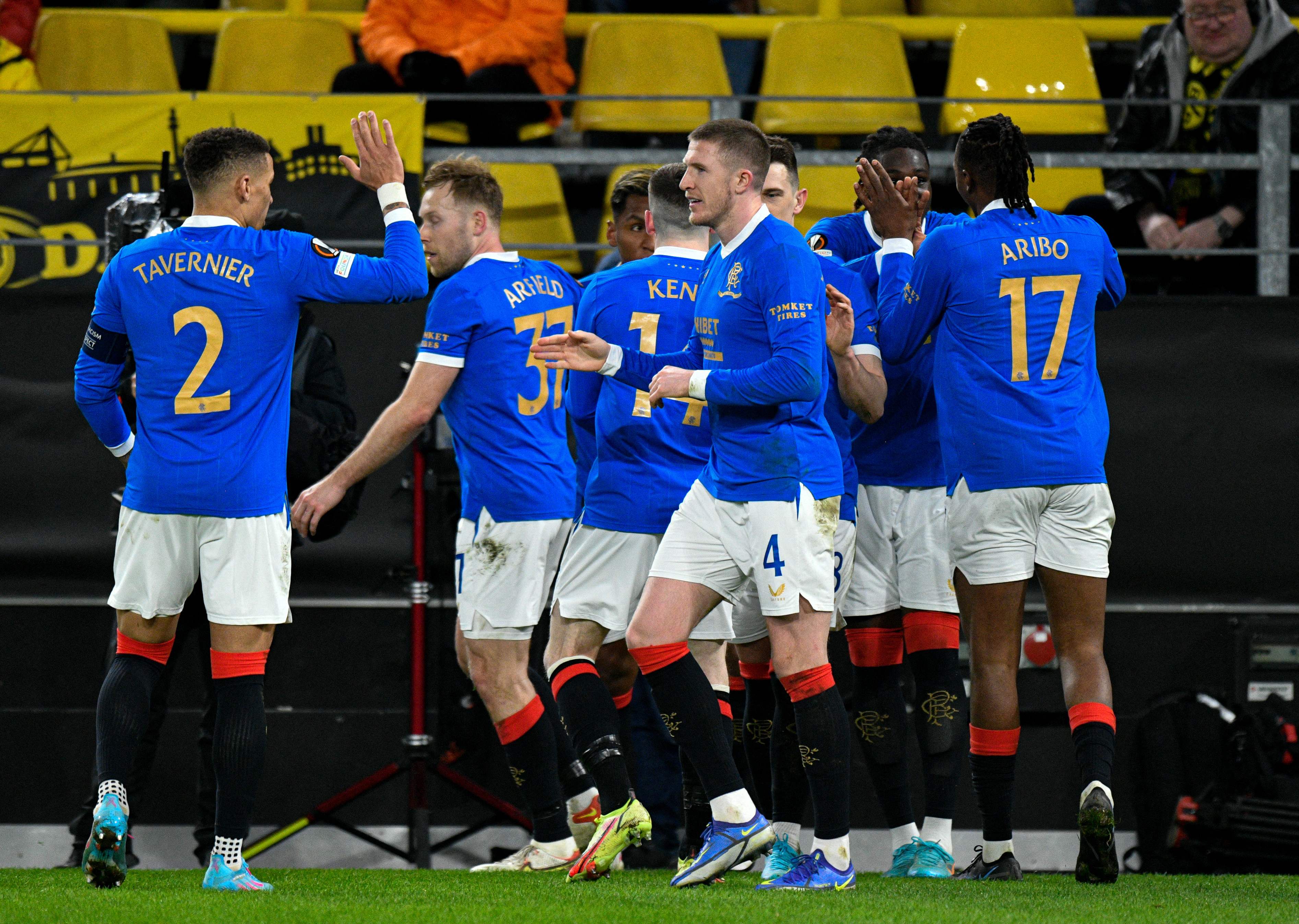 Para pemain Rangers melakukan selebrasi usai mencetak gol ke gawang Borussia Dortmund di laga Liga Europa.