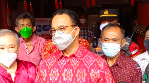Gubernur DKI Jakarta Anies Baswedan usai mengunjungi Kelenteng Hian Thian Siang Tee Bio di Tanah Abang, Jakarta Pusat, Selasa (1/2).