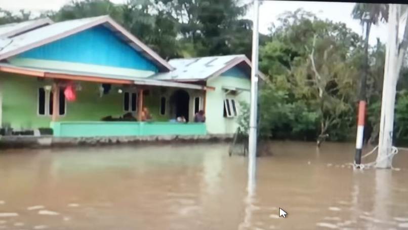 Banjir rendam enam desa di Kecamatan Talang Empat, Bengkulu Tengah, Bengkulu. 