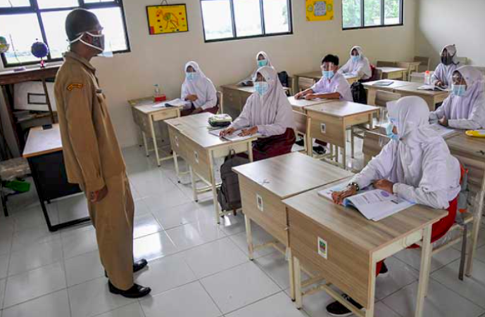 Pembelajaran tatap muka terbatas.