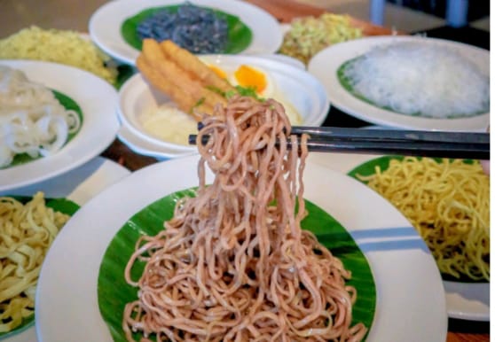 Sajian mi di Aston Pasteur Bandung selama Februari